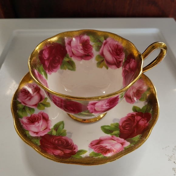 Tea cup and saucer Royal Alberta crown China Old English Rose gold. - Picture 2 of 4